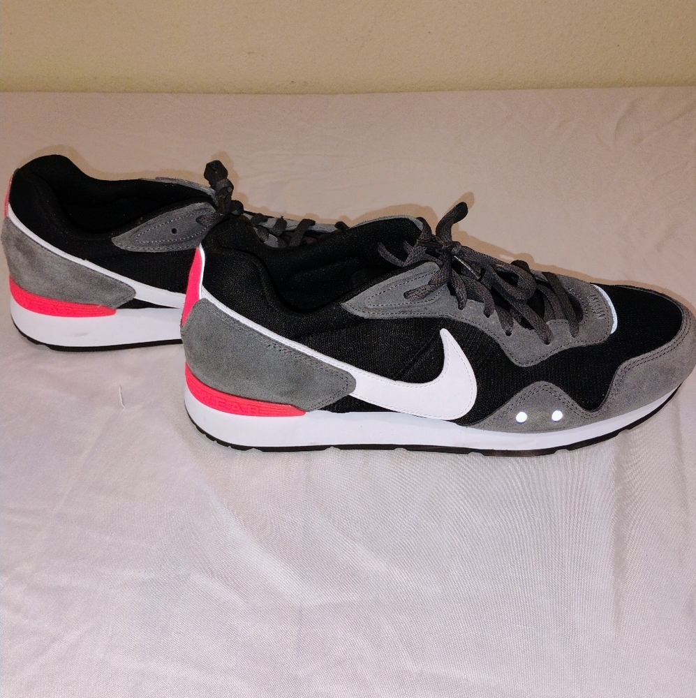 Nike Venture Running Shoes